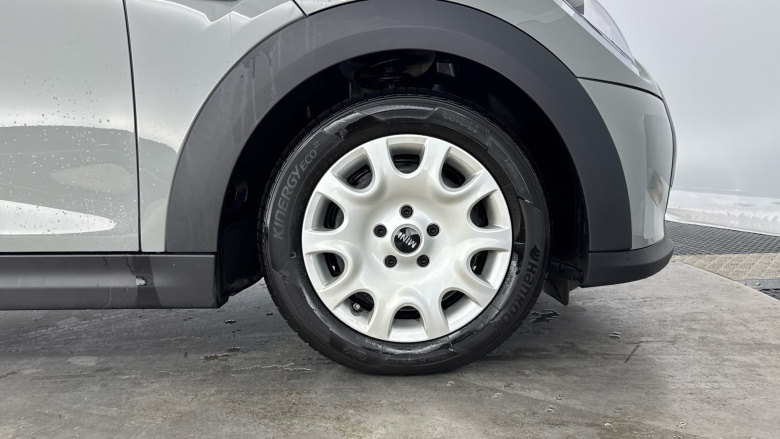 MINI Hatchback 1.5 Cooper Classic 3dr Auto Petrol Hatchback